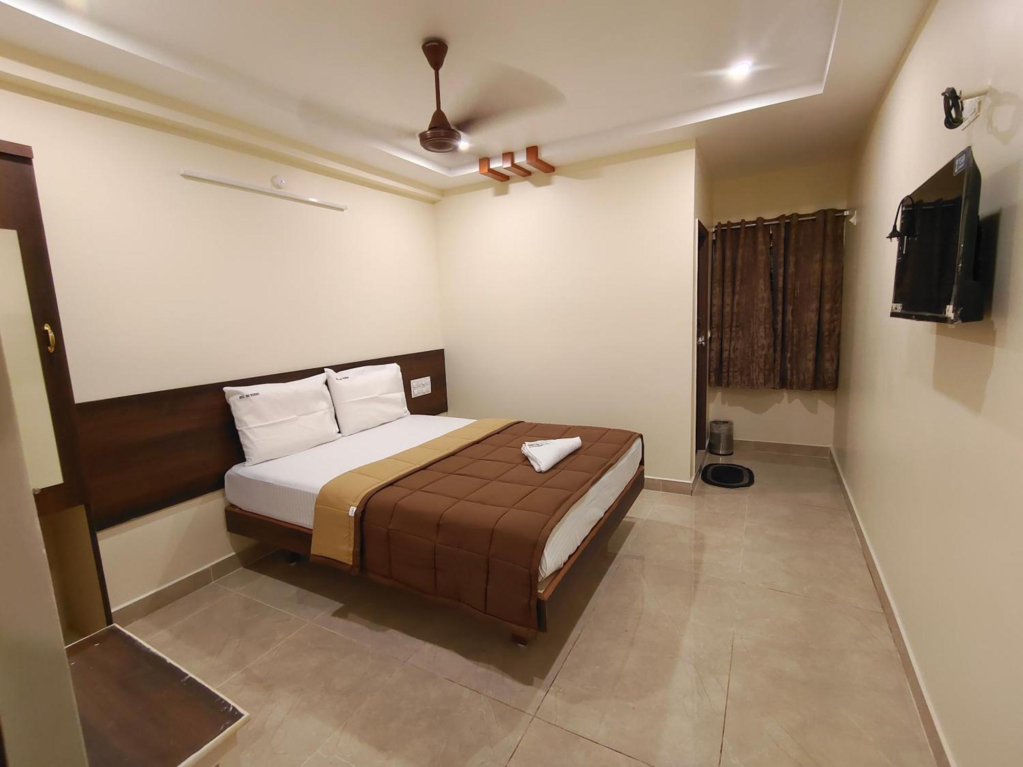 Hotel Dkr Grand 티루파티 외부 사진