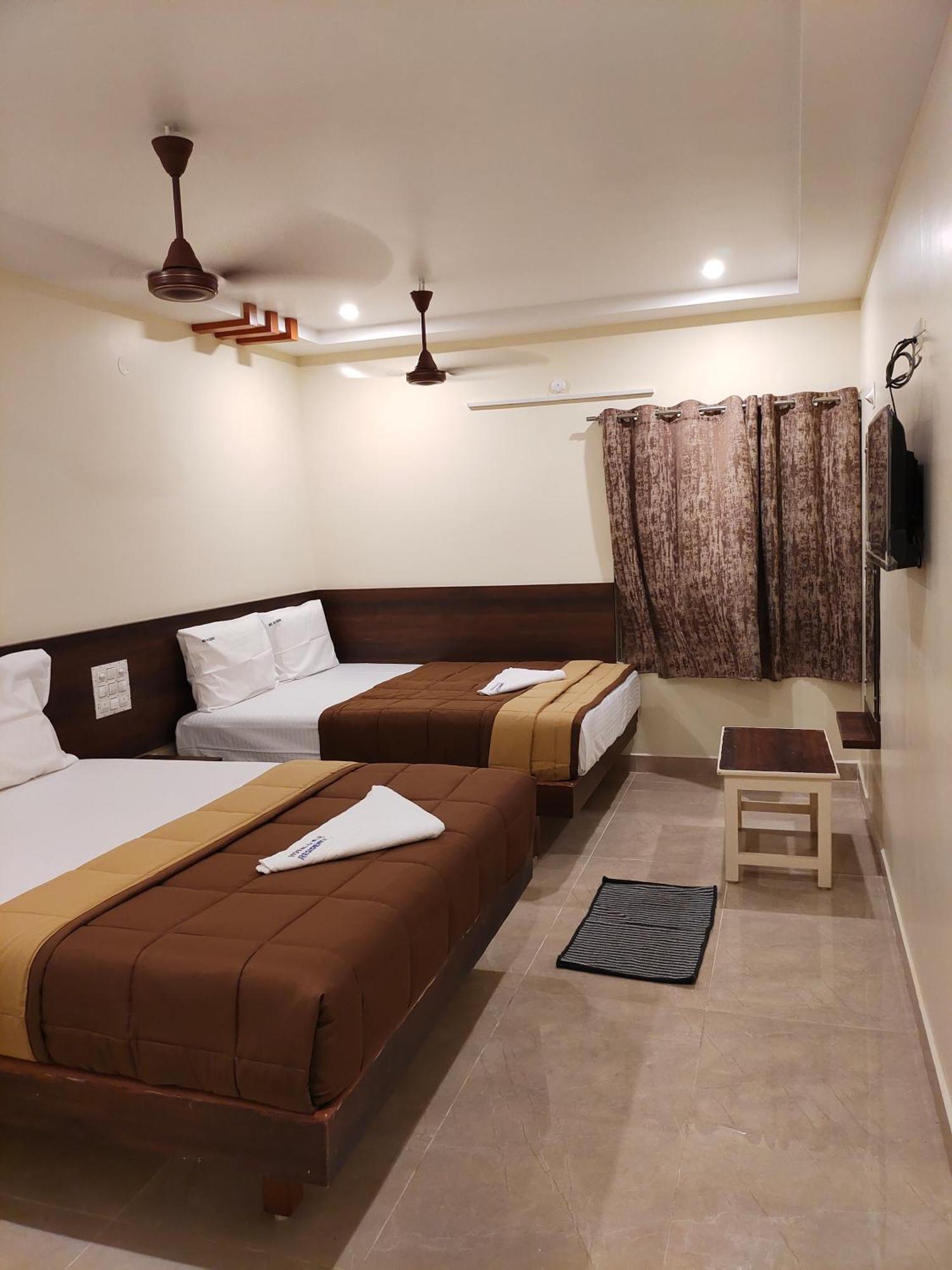 Hotel Dkr Grand 티루파티 외부 사진